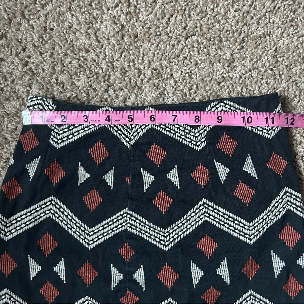 W Vintage Forever 21 Black Geometric Embroidered Mini Skirt Size XS |B27